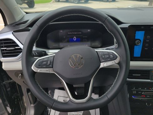 New 2026 Volkswagen Taos SE FWD image 31
