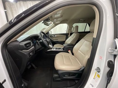 Used 2023 Ford Explorer XLT w/ Equipment Group 202A AWD/4WD image 10