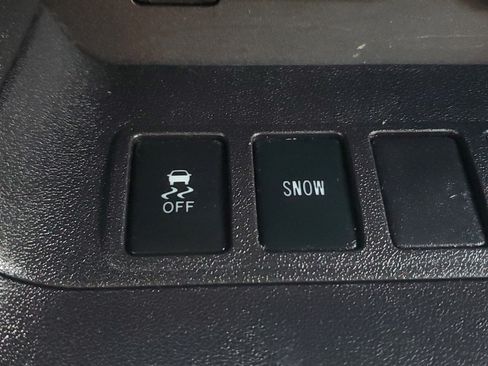 Used 2019 Toyota Highlander LE FWD image 27