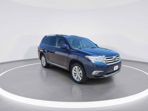 Used 2011 Toyota Highlander 4WD w/ Tech Pkg image 2
