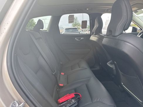 Certified 2025 Volvo XC60 B5 Plus image 12