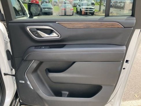 Used 2023 Chevrolet Suburban Premier w/ Premium Package 2 AWD/4WD image 36