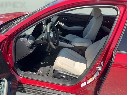 Used 2023 Honda Accord EX image 9