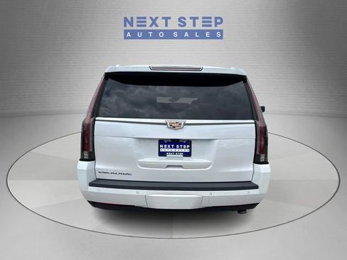 Used 2019 Cadillac Escalade Luxury AWD/4WD image 7