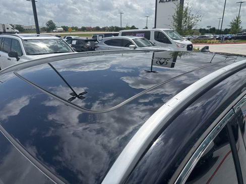 Used 2025 Acura MDX w/ Advance Package image 5