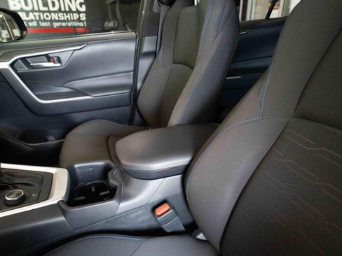 Used 2024 Toyota RAV4 SE w/ Convenience Package AWD/4WD image 10