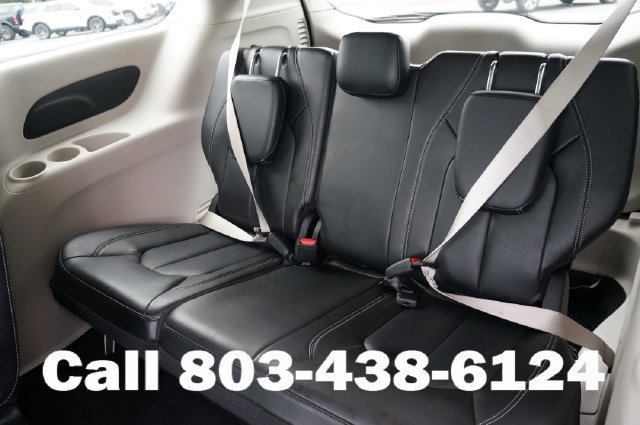 Used 2023 Chrysler Pacifica Touring-L FWD image 14