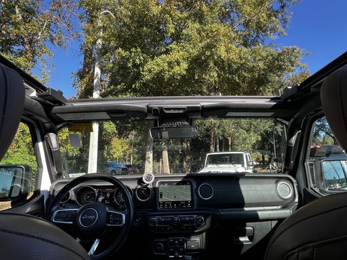 Used 2021 Jeep Wrangler Unlimited Sahara image 36