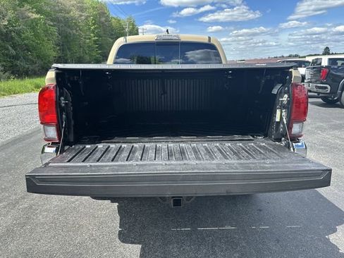 Used 2020 Toyota Tacoma SR5 AWD/4WD image 22