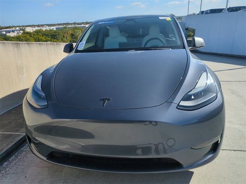 Used 2021 Tesla Model Y Performance image 3
