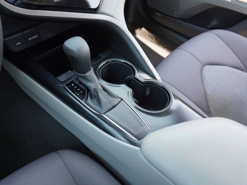 Used 2020 Toyota Camry LE FWD image 19