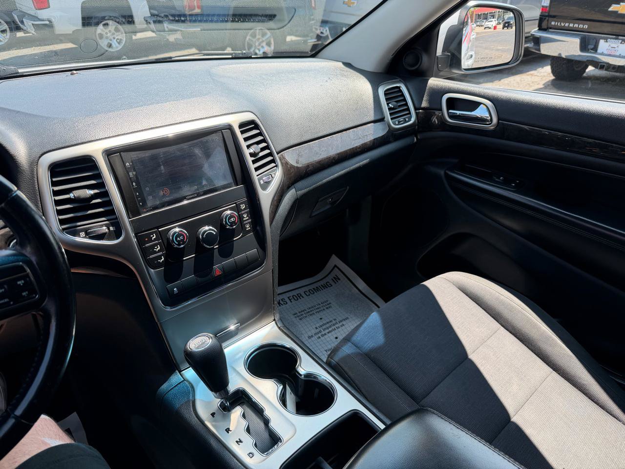 Used 2011 Jeep Grand Cherokee Laredo AWD/4WD image 16