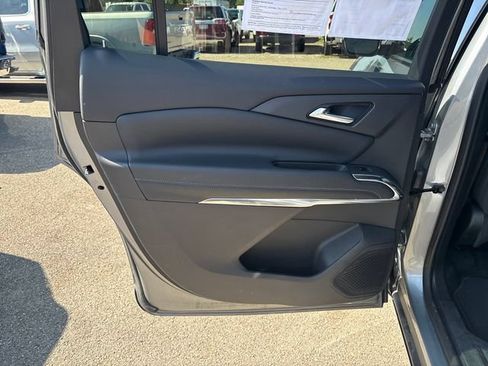 Used 2025 Chevrolet Traverse LT AWD/4WD image 18