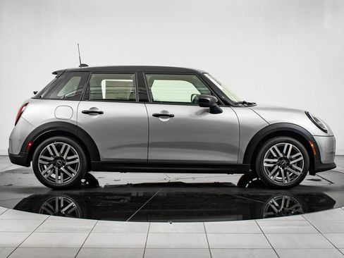 Used 2026 MINI Cooper 4-Door Hardtop FWD image 6
