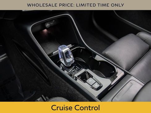 Used 2025 Volvo XC40 B5 Plus image 11