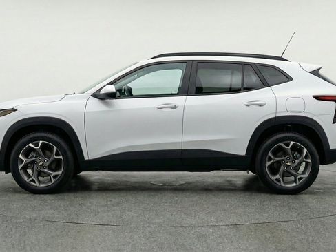 Used 2025 Chevrolet Trax LT FWD image 5