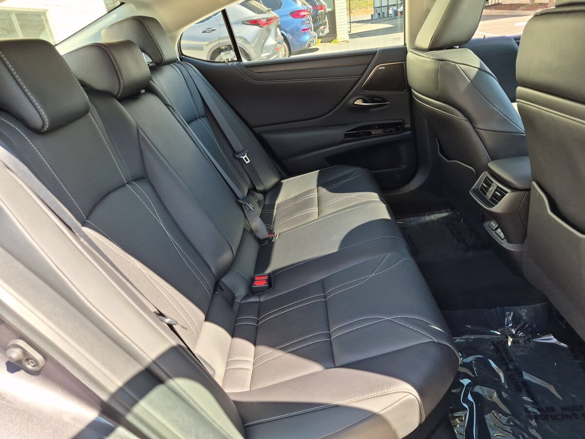 Used 2024 Lexus ES 300h w/ Accessory Package (Z1) FWD image 33