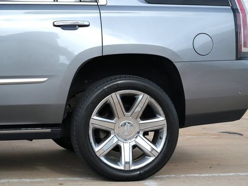 Used 2019 Cadillac Escalade Premium Luxury AWD/4WD image 25