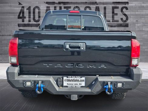 Used 2019 Toyota Tacoma TRD Off-Road w/ TRD Premium Off Road Package AWD/4WD image 4