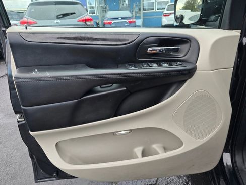 Used 2018 Dodge Grand Caravan SE image 20