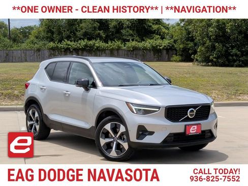 Used 2025 Volvo XC40 B5 Plus AWD/4WD image 1