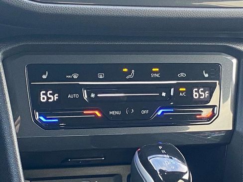 Certified 2024 Volkswagen Tiguan SE R-Line image 9