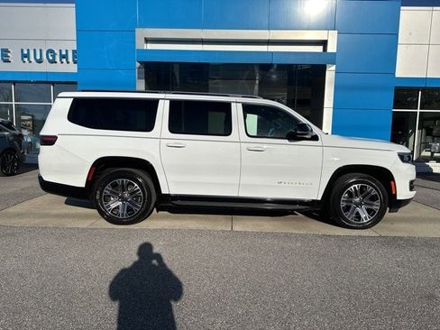 Used 2023 Jeep Wagoneer L Series II image 3