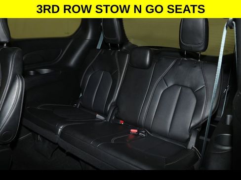 Used 2025 Chrysler Pacifica Select FWD image 10