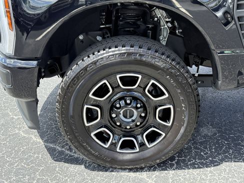 Certified 2025 Ford F250 Platinum w/ FX4 Off-Road Package image 31