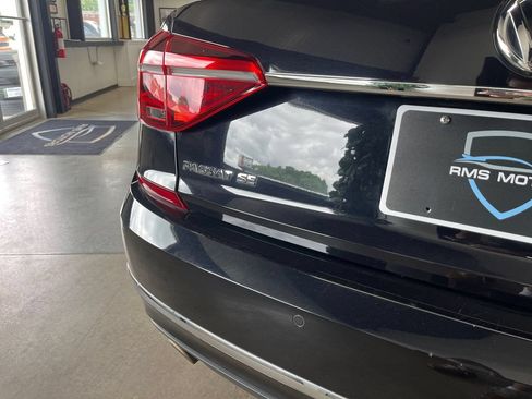 Used 2018 Volkswagen Passat 2.0T SE FWD image 19
