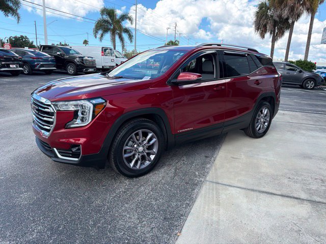 Used 2023 GMC Terrain SLT w/ Tech Package FWD image 4