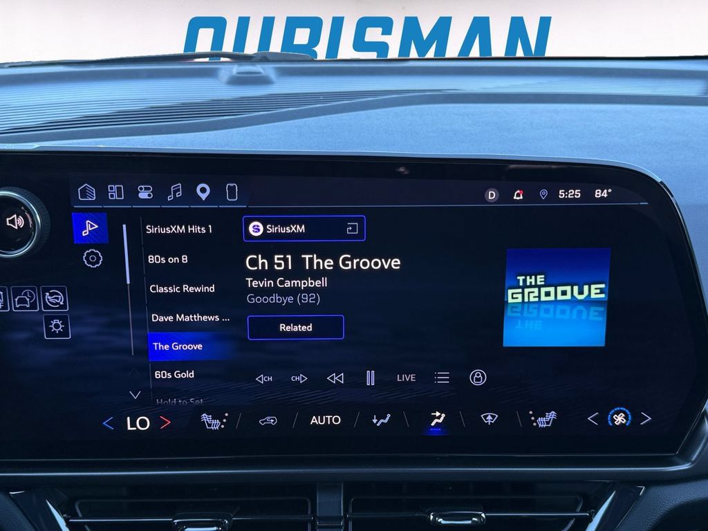Used 2025 Chevrolet Equinox EV RS FWD image 14