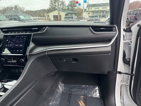 Certified 2024 Jeep Grand Cherokee Altitude image 29