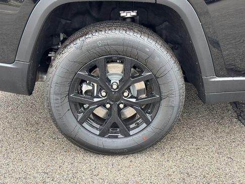 New 2025 Jeep Grand Cherokee L Altitude image 5