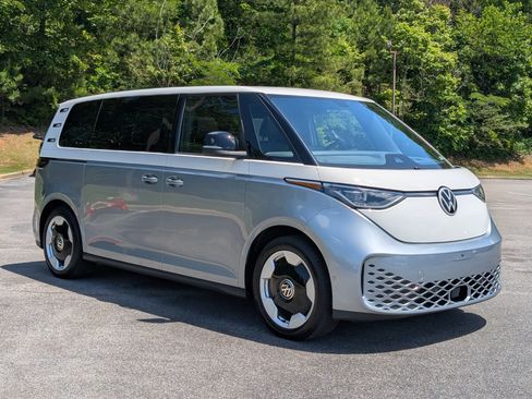 Used 2025 Volkswagen ID. Buzz Pro S Plus RWD image 11