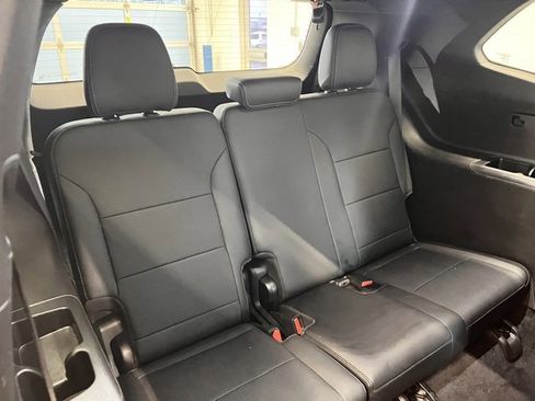 Used 2025 Buick Enclave Preferred image 14