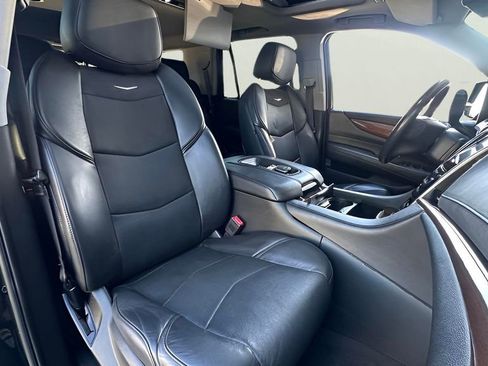 Used 2020 Cadillac Escalade Luxury image 43