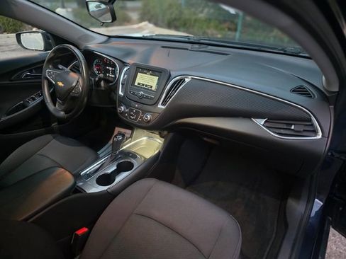 Used 2017 Chevrolet Malibu LT w/ Sport Package FWD image 31