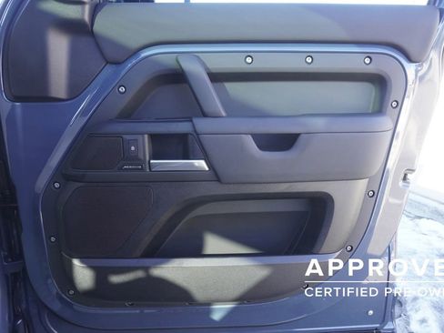 Used 2025 Land Rover Defender 110 S image 21