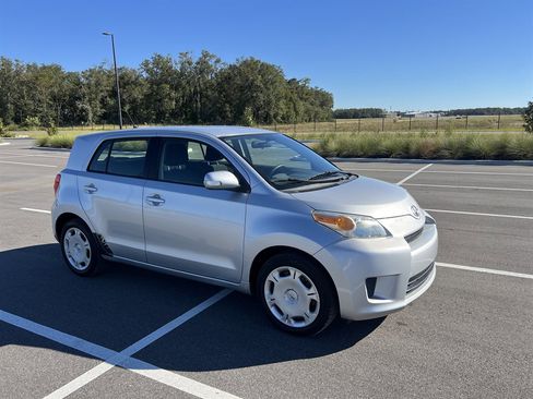 Used 2010 Scion xD image 1