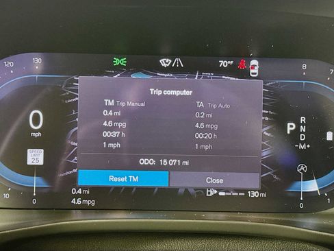 Used 2023 Volvo XC40 B4 Plus w/ Driver Assist Package image 12