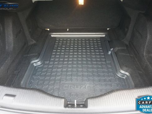 Used 2019 Chevrolet Cruze LS FWD image 17