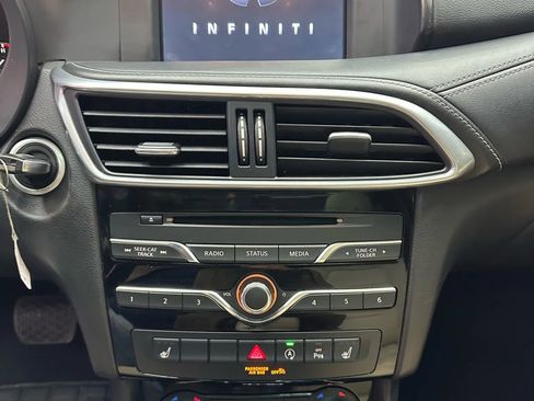 Used 2017 INFINITI QX30 Premium w/ Navigation Package image 20