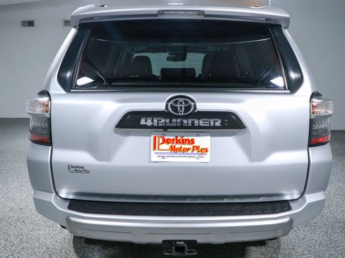 Used 2022 Toyota 4Runner TRD Off-Road Premium w/ Moonroof Package AWD/4WD image 8