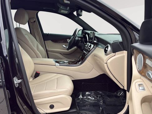 Used 2017 Mercedes-Benz GLC 300 4MATIC image 21