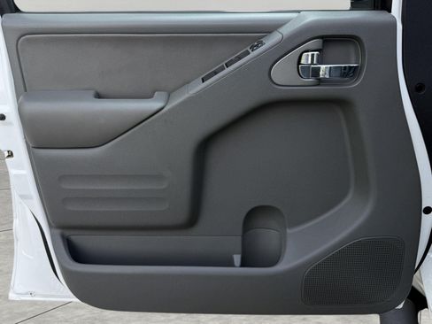 Used 2019 Nissan Frontier SL AWD/4WD image 18