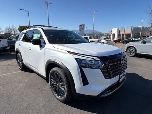 New 2026 Nissan Pathfinder SL w/ SL Premium Package image 2