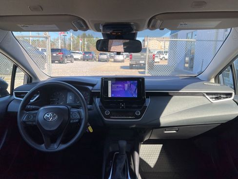 Used 2025 Toyota Corolla LE image 9