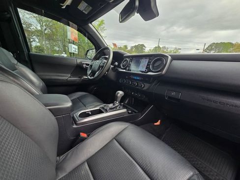 Used 2021 Toyota Tacoma TRD Sport w/ TRD Premium Sport Package image 19