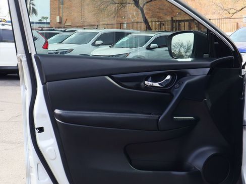 Used 2022 Nissan Rogue Sport SV image 36